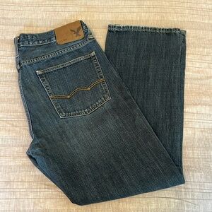 American Eagle men’s medium wash Original Straight jeans. Size 33x30